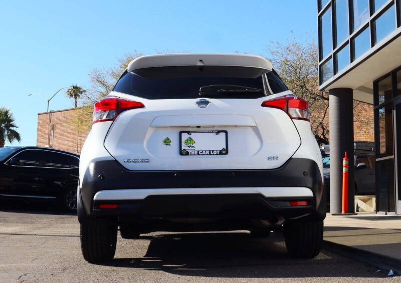 2020 Nissan Kicks SR