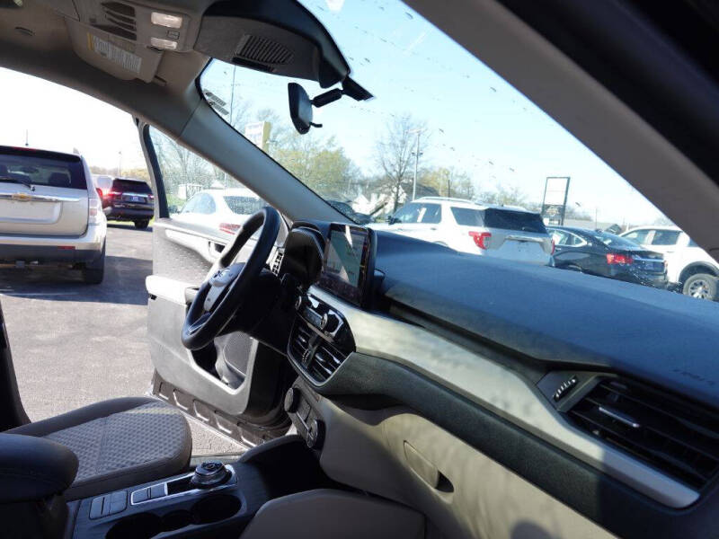 2020 Ford Escape SE