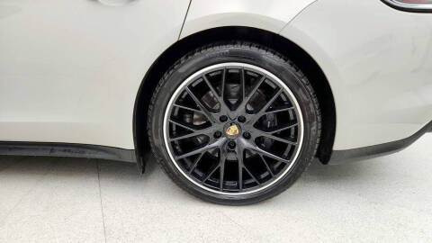 2022 Porsche Panamera 4 E-Hybrid Platinum Edition