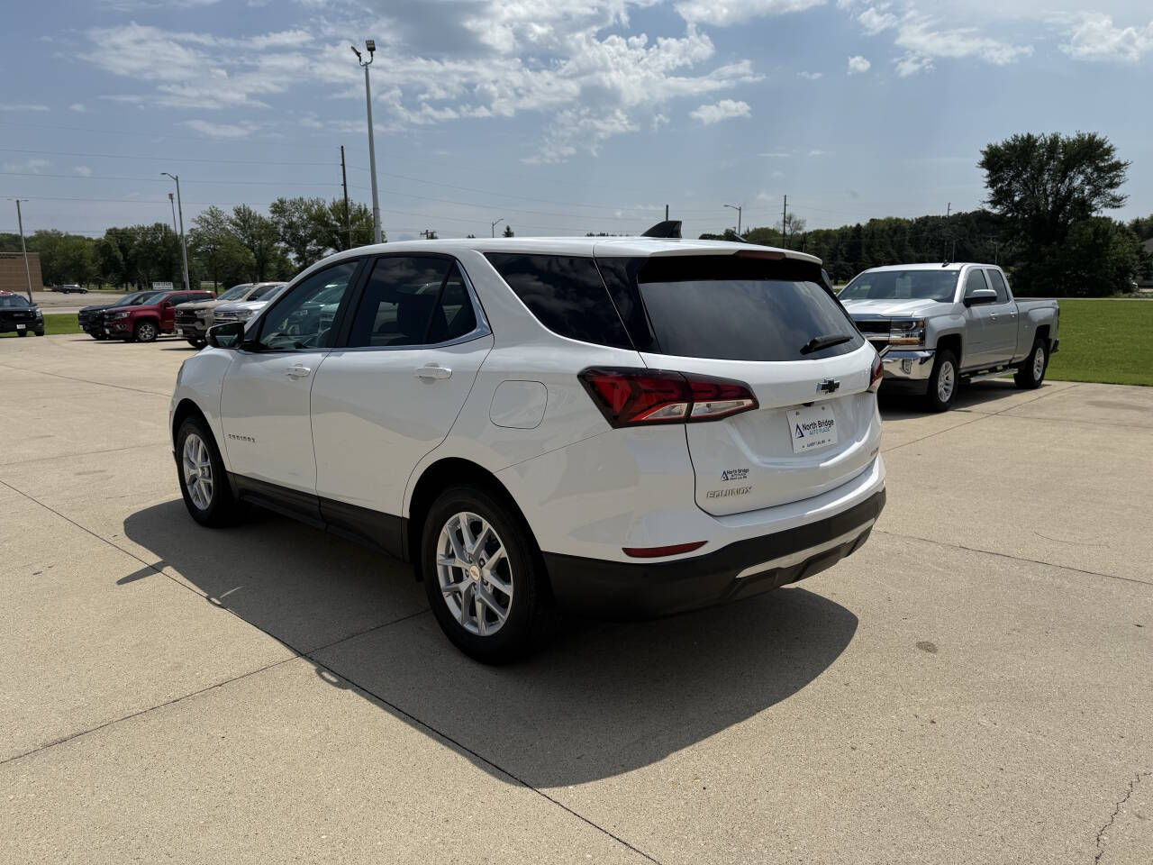 2024 Chevrolet Equinox photo 2