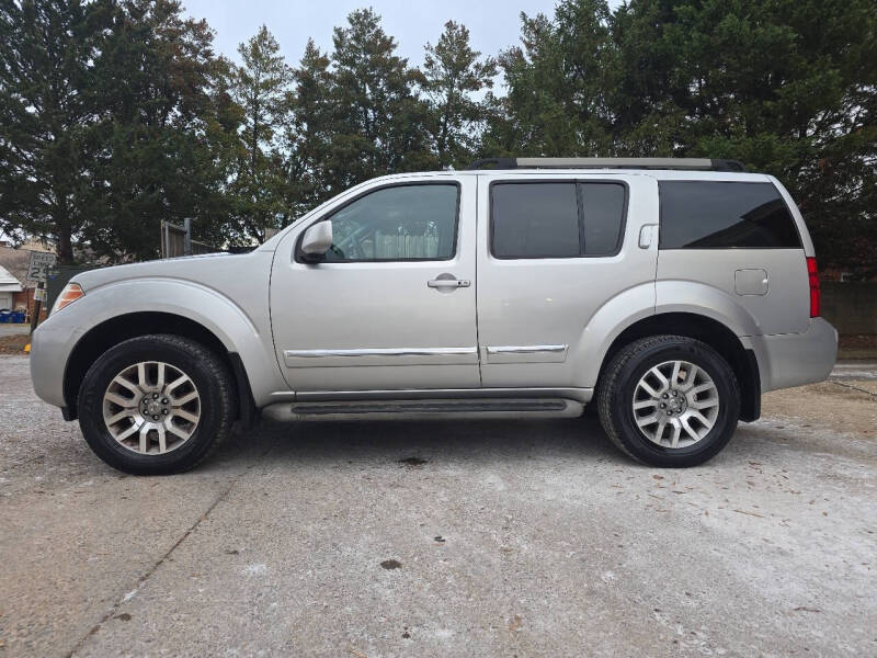 2011 Nissan Pathfinder LE