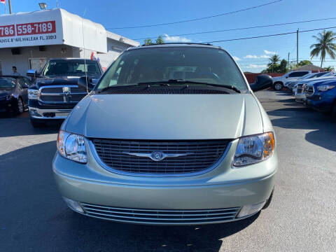 2003 Chrysler Town and Country for sale at Molina Auto Sales in Hialeah FL