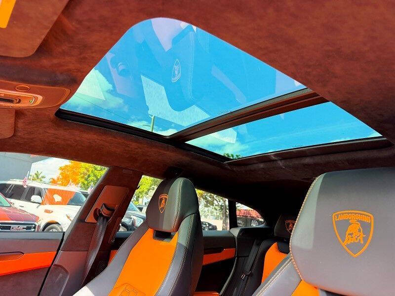 2022 Lamborghini Urus