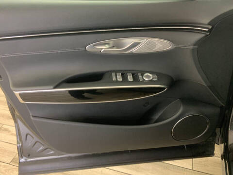 2025 Genesis GV70 2.5T Standard