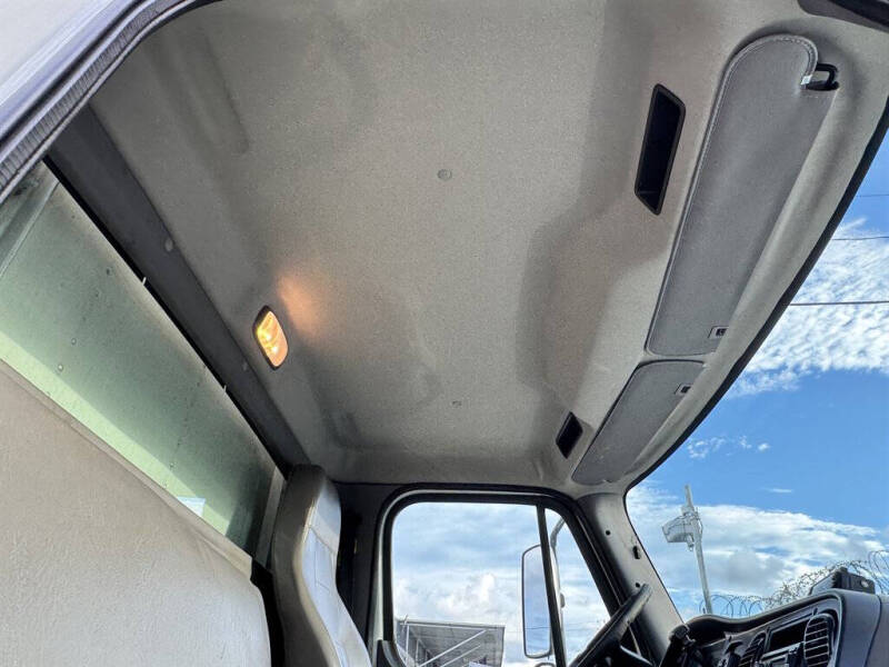 2016 Freightliner M2 106