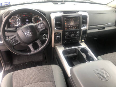 2016 RAM 1500 SLT