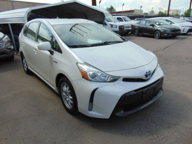 2017 Toyota Prius v Five