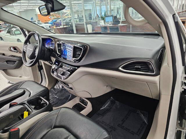 2017 Chrysler Pacifica Touring-L