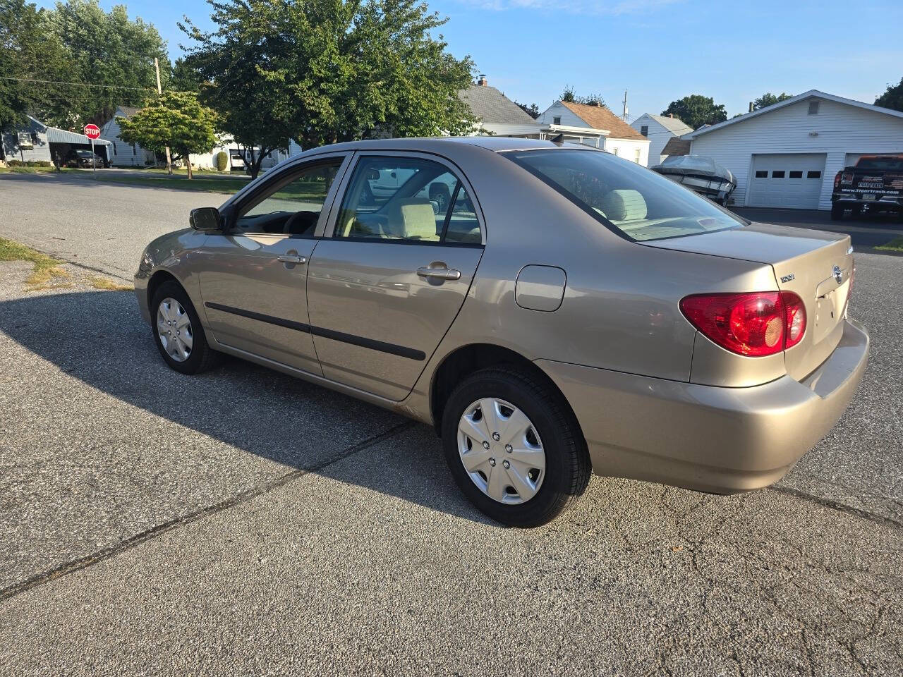 2007 Toyota Corolla for sale at QUEENSGATE AUTO SALES in York, PA