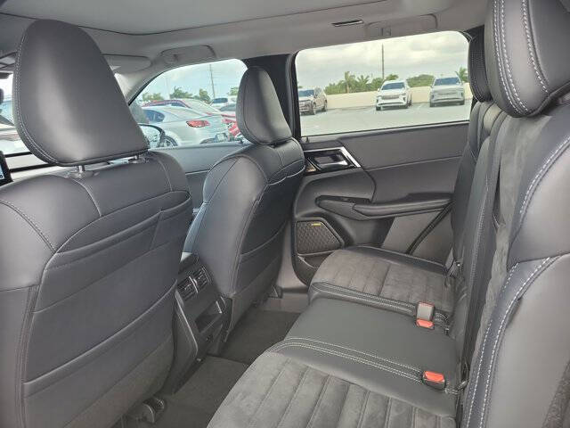 2025 Mitsubishi Outlander SE