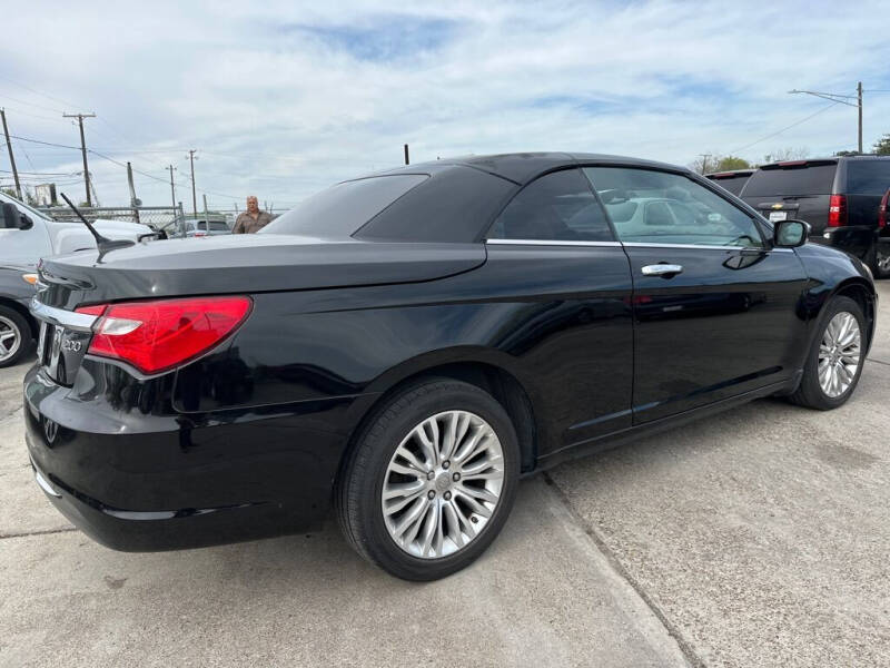 2011 Chrysler 200 Limited