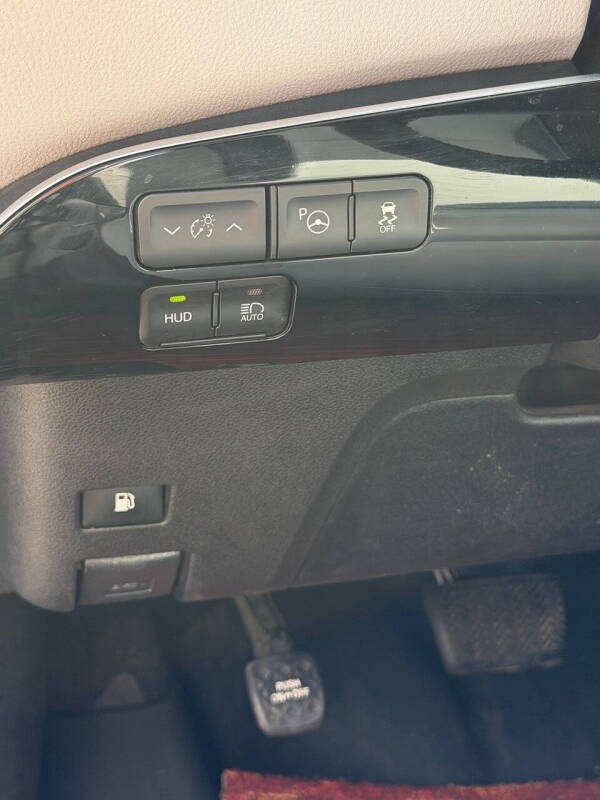 2019 Toyota Prius XLE AWD-e