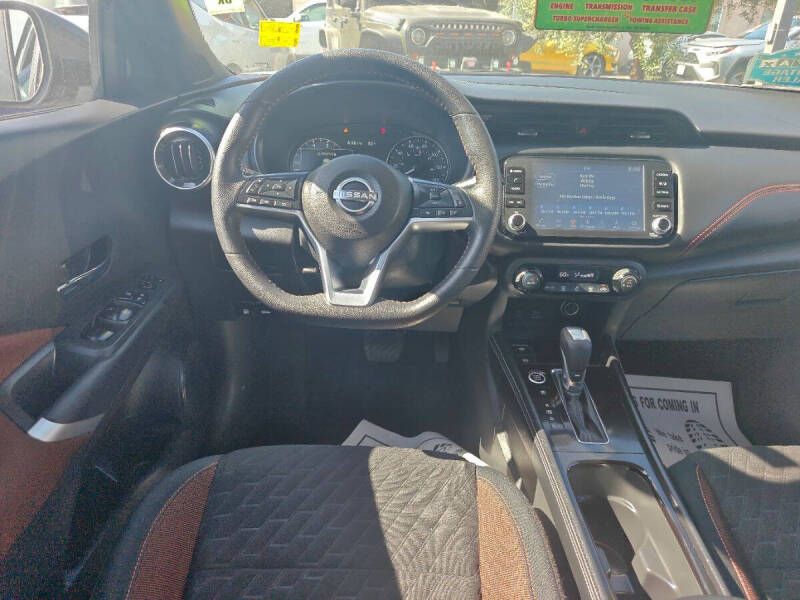 2024 Nissan Kicks SR