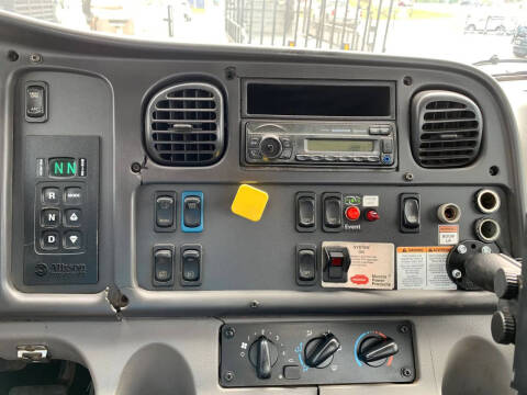 2015 Freightliner M2 106