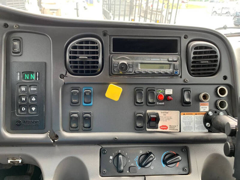 2015 Freightliner M2 106