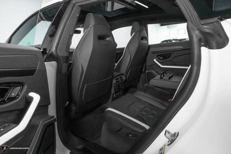 2025 Lamborghini Urus SE