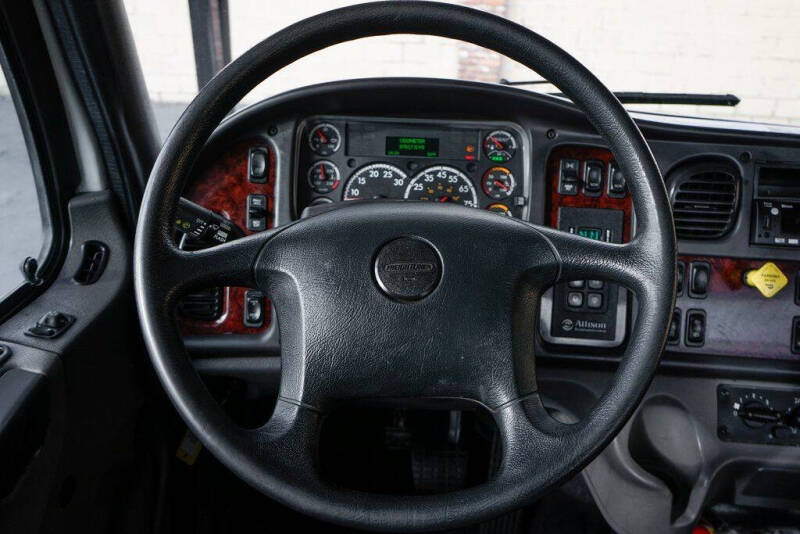 2023 Freightliner M2 106