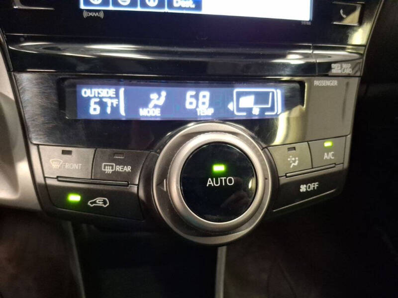 2017 Toyota Prius v Five