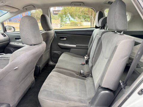 2014 Toyota Prius v Five