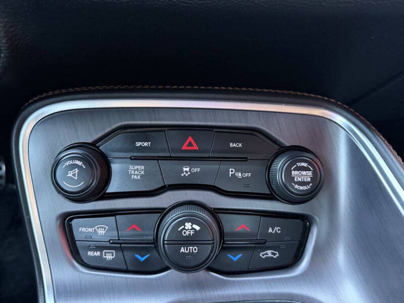 2016 Dodge Challenger R/T Shaker