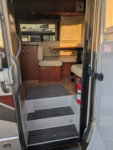 2012 Leisure Travel S24CB
