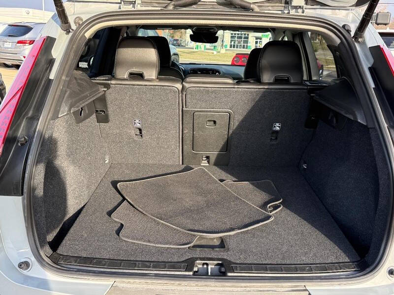 2025 Volvo XC40 B5 Core Bright Theme