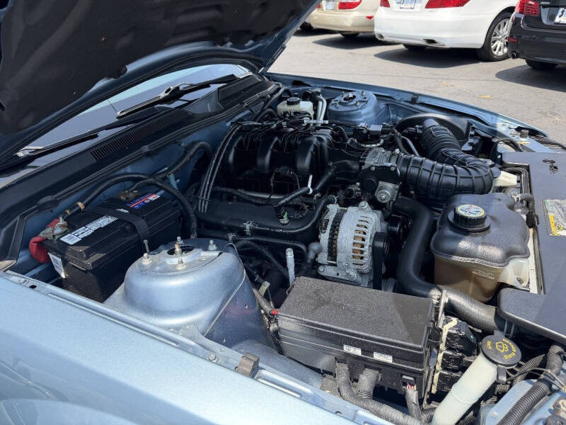 2007 Ford Mustang V6 Deluxe