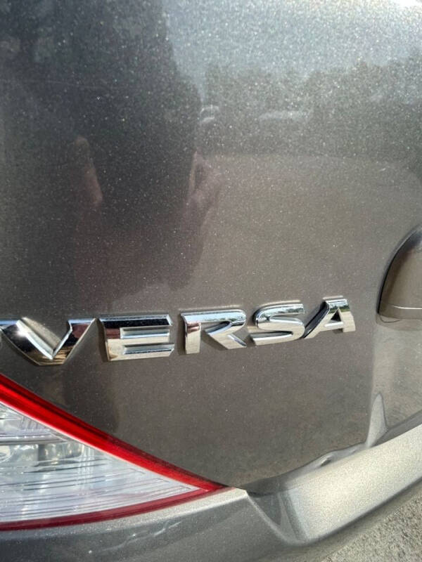 2015 Nissan Versa Sedan SV photo 17