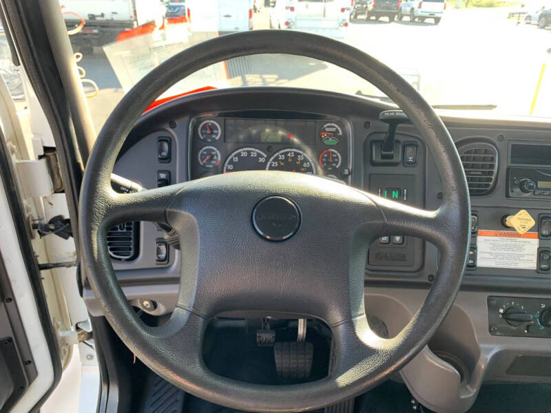 2014 Freightliner M2 106