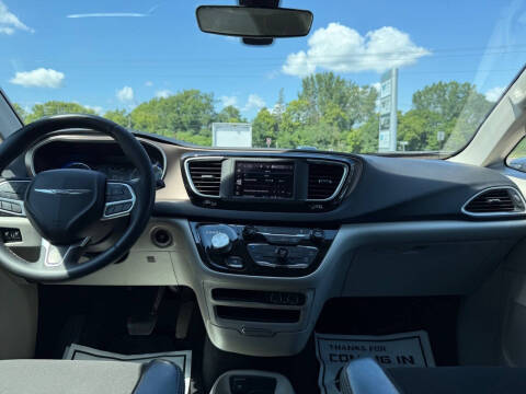 2022 Chrysler Voyager LX