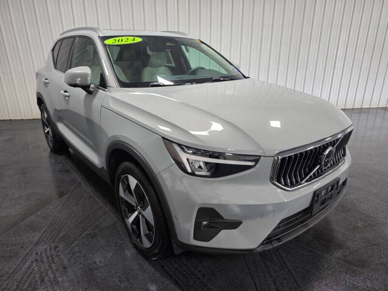 2024 Volvo XC40 B5 Plus Bright Theme