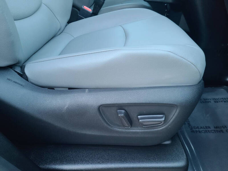 2022 Toyota Sienna XLE 8-Passenger