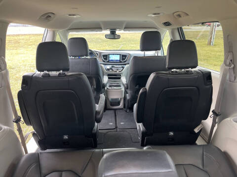 2017 Chrysler Pacifica Touring-L