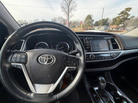 2017 Toyota Highlander SE