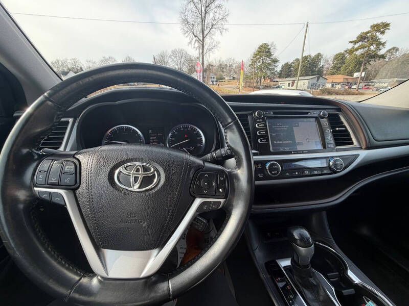 2017 Toyota Highlander SE