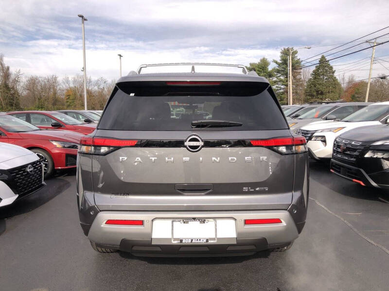 2025 Nissan Pathfinder SL