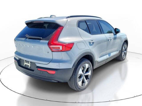 2026 Volvo XC40 B5 Plus