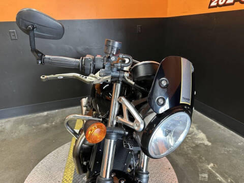 2017 Triumph Street Cup Jet Black/Silver Ic