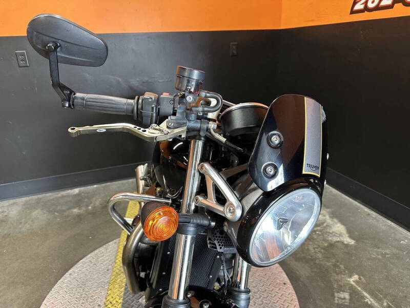 2017 Triumph Street Cup Jet Black/Silver Ic