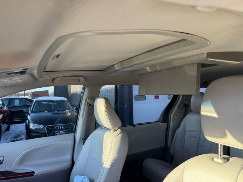2013 Toyota Sienna XLE 8-Passenger
