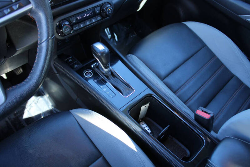 2021 Nissan Kicks SR