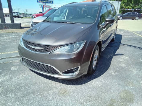2017 Chrysler Pacifica Touring-L Plus