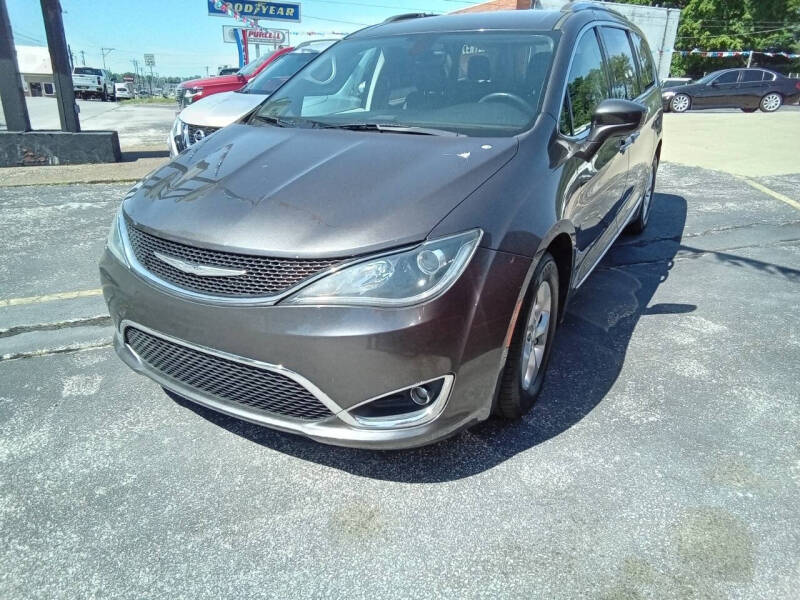 2017 Chrysler Pacifica Touring-L Plus