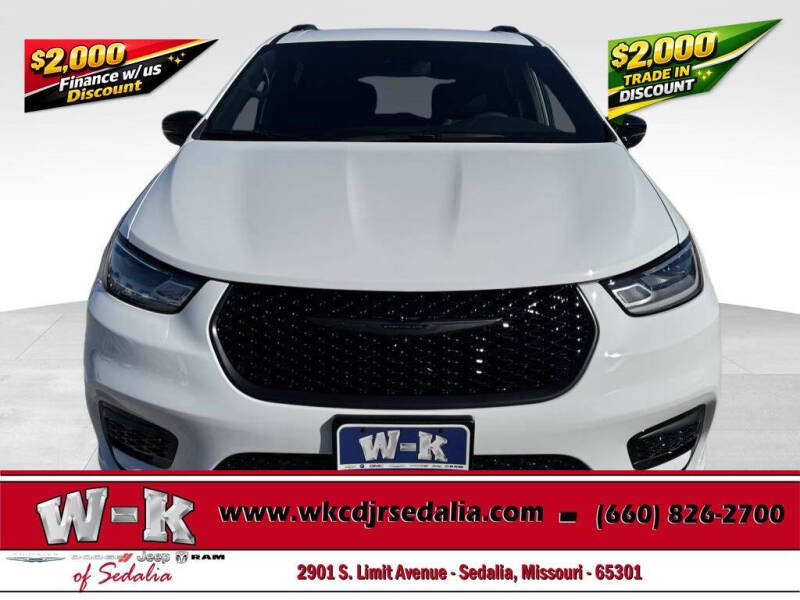 2026 Chrysler Pacifica Select