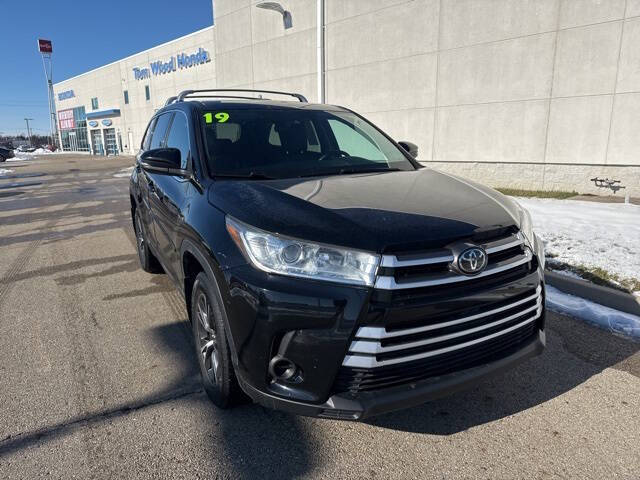 2019 Toyota Highlander for sale at Tom Wood Honda in Anderson IN