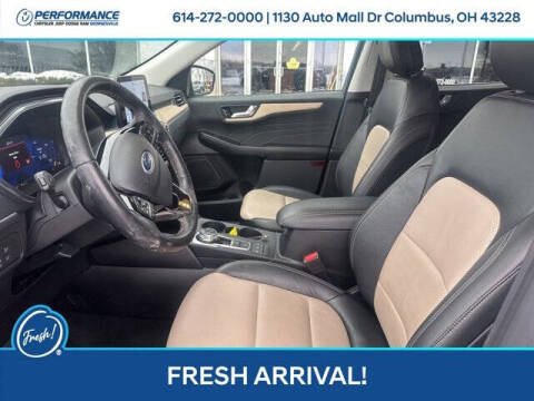 2022 Ford Escape Hybrid Titanium