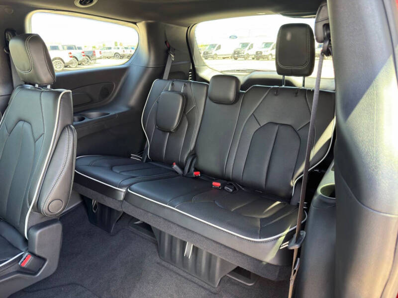 2027 Chrysler Pacifica Limited