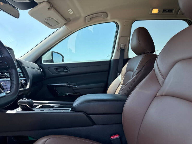 2024 Nissan Pathfinder SV