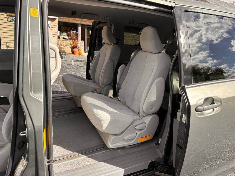 2011 Toyota Sienna LE 8-Passenger