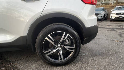 2025 Volvo XC40 B5 Core Bright Theme